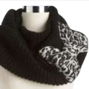 Betsey Johnson Black & White Bow Nanza Infinity Scarf Sequin Accent NEW